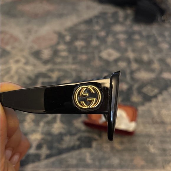 Gucci Black Sunglasses with Gold Logo - Picture 3 of 4